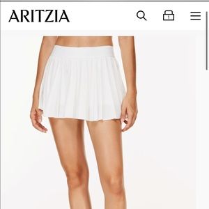 Aritzia TNA Tennis Skirt in White/Blanc size M